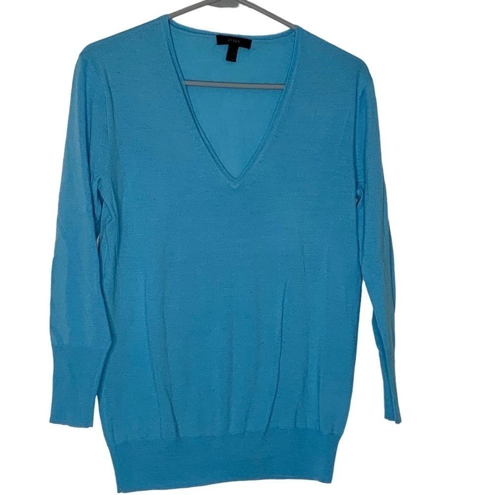 J. Crew V neck Merino wool sweater. Size XS. J7